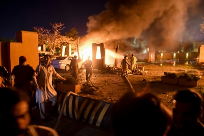 Pakistan Taliban claim deadly blast at luxury hotel