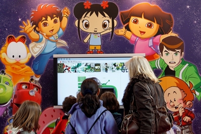 Children drowning in 'digital diet of pizza and sweets'