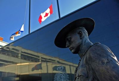 Witness led police to gunman in Canada mass shooting