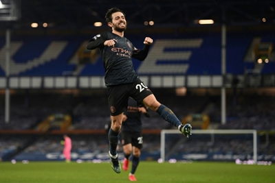 Guardiola inspires Man City masterclass, Liverpool face Everton test