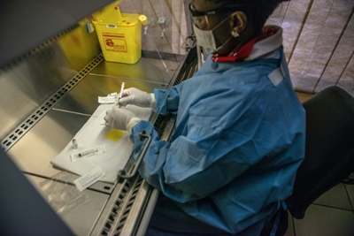 HIV-positive mother donates liver to save daughter's life