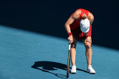 Halep 'sick and dizzy' in Melbourne heat during defeat to Cornet