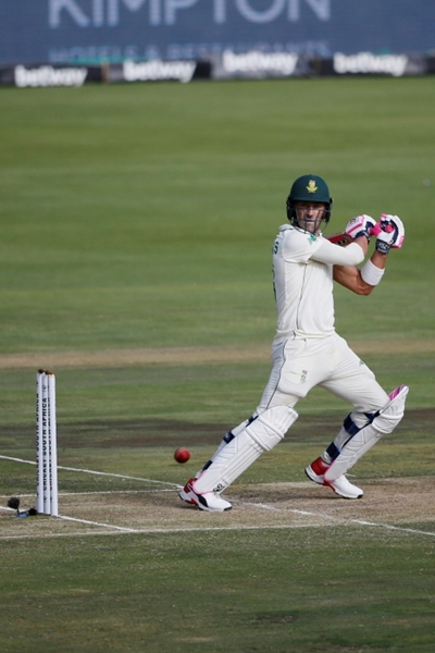 Du Plessis denies retirement after innings defeat to England 