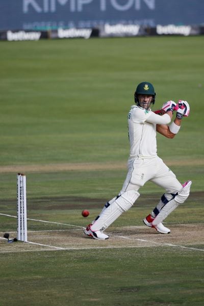 Du Plessis denies retirement after innings defeat to England 