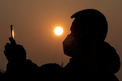 Disabled Chinese boy dies while father in virus quarantine