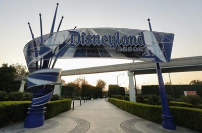 California mayors plead for reopening of theme parks 
