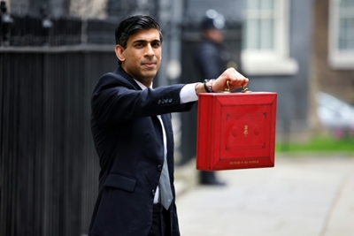 Pandemic pushes UK state borrowing to peacetime record