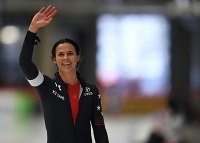 Bowe beats Japanese speedskaters to set 1,000m world record