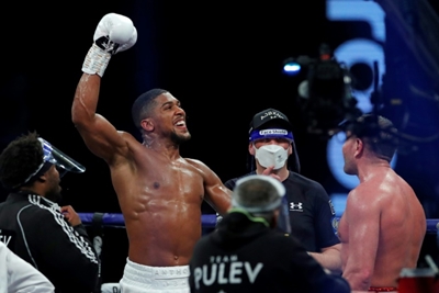 Challenger Usyk 'jumping in at the deep end', says Joshua