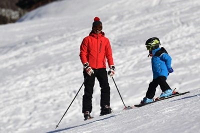 Italy blocks Monday reopening of ski slopes