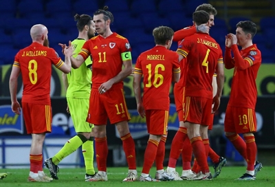 Bale praises caretaker boss Page after 'massive win' over Czechs