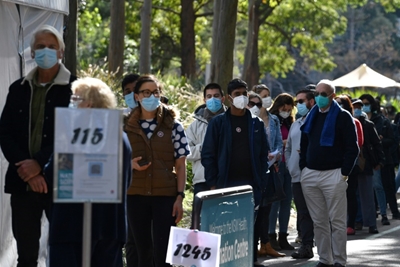 Vaccines rushed to Sydney as outbreak spirals