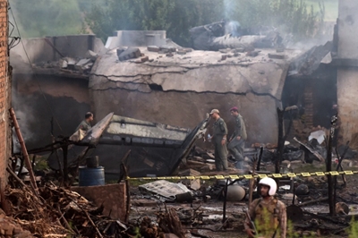 17 killed as Pakistani army plane crashes into residential area