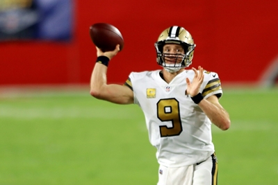 Brees outduels Brady as Saints crush Bucs, Chiefs survive scare
