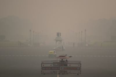 Delhi bans trucks as megacity chokes