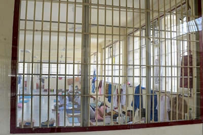 Thailand virus cases soar with prison clusters