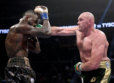Wilder, Fury battle to draw in heavyweight thriller