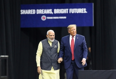 Trump, Modi vow relentless fight on extremists in mass rally