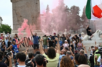 Fears of 'chaos' as Italy adopts tough Covid pass regime