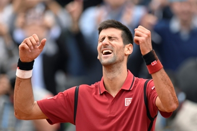 Federer, Nadal threaten Djokovic bid for historic Slam