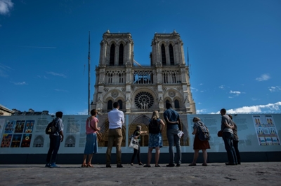 Notre-Dame's square closed over lead pollution risks