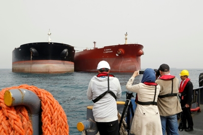 Iran offers discount oil to Asia