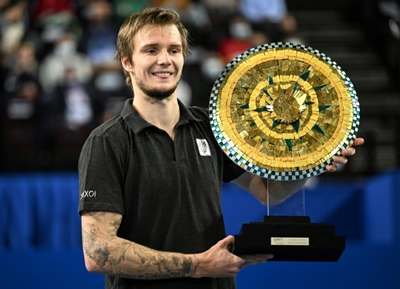 Bublik stuns Zverev to capture maiden ATP title
