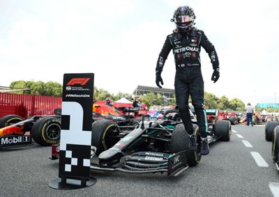 Inspirational Hamilton getting better as driver, says Wolff