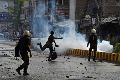 Pakistan anti-France protests disrupt Covid-19 oxygen, say officials