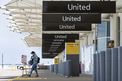 United Airlines to slash 30% of executive jobs
