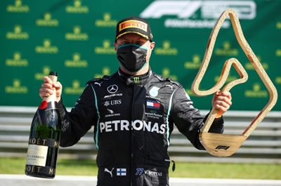 'Gloves are off' as Mercedes and Red Bull duel for supremacy