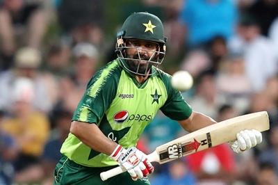 Pakistan drop Hafeez and Fakhar for South Africa T20s