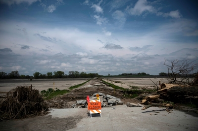 Amid trade war, floods compound Nebraska farmers' woes