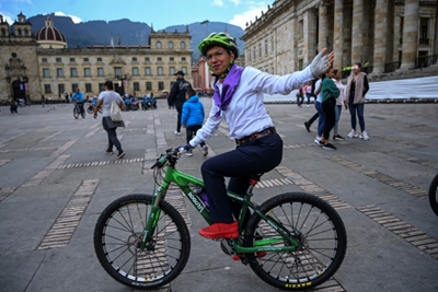 Colombian capital's mayor under fire for lockdown breach 