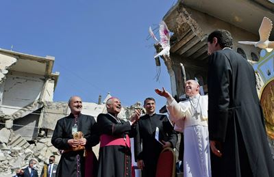 Pope Francis prays for 'victims of war' in north Iraq