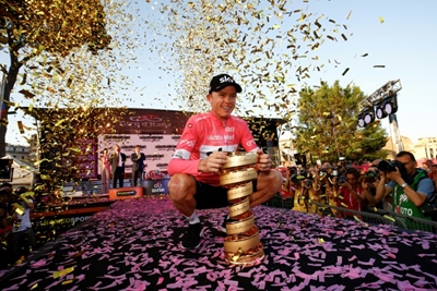 Froome prepares Tour de France defence as lawyers battle to save Giro crown