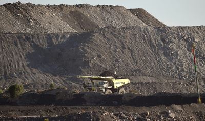 Australia vows to sell coal 'for decades' 