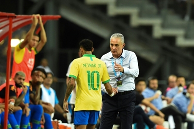 Neymar limps off as Brazil draw with Nigeria
