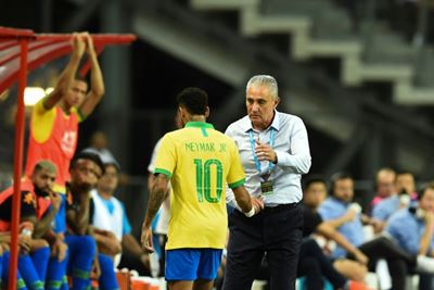Neymar limps off as Brazil draw with Nigeria