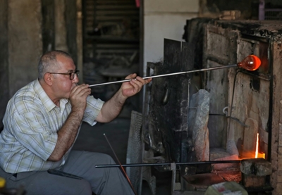 In Damascus, rare glass blowers seek to keep craft alive