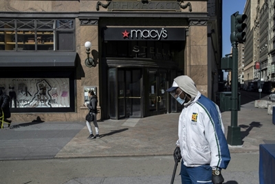 Virus pushes iconic American department stores to the brink