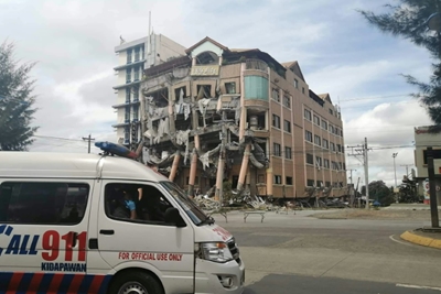 Deadly new quake hits south Philippines