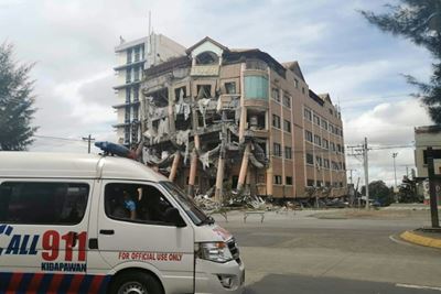 Deadly new quake hits south Philippines