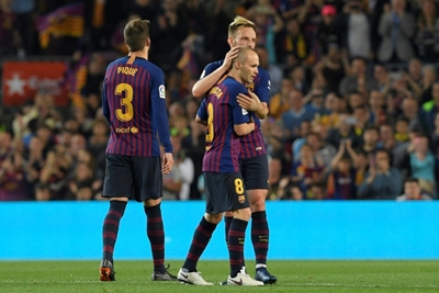 Iniesta bows out with Barca win thanks to brilliant Coutinho strike