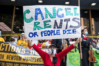 US authorities scramble, trade blame as millions face eviction