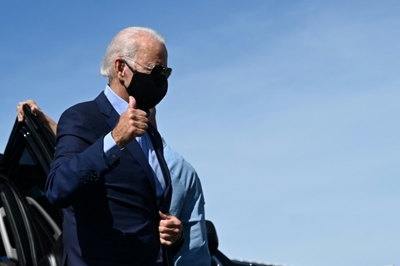 In America on edge, White House race enters final sprint