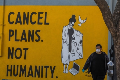 We don't need no social distance: US police bust Pink Floyd 'corona party'