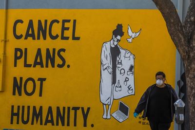 We don't need no social distance: US police bust Pink Floyd 'corona party'