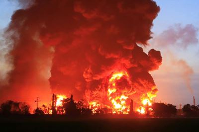 Massive fire engulfs Indonesian oil refinery