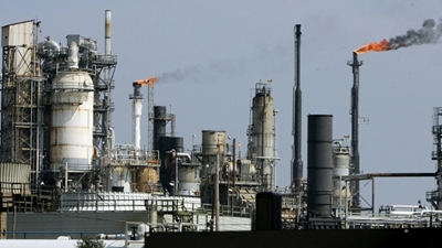 US crude falls below $15 a barrel as virus throttles demand